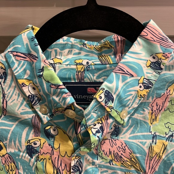 EUC Vineyard Vines large parrot print boys button down short sleeve shirt - Picture 3 of 6